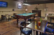 Play billard at the Pub - The Strathcona Hotel - Toronto